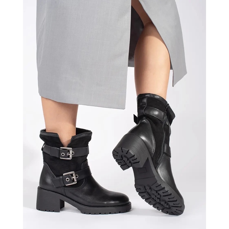 Schwarze Damenstiefeletten mit hohen Absätzen und Schnallen 1