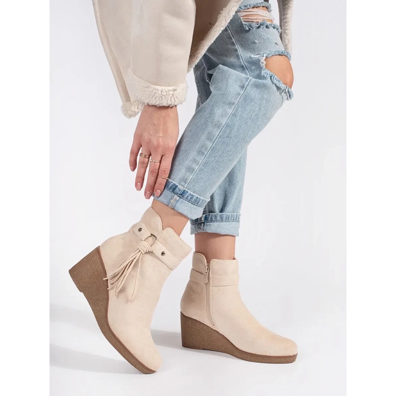 Hellbeige Damen-Keilstiefel aus Wildleder mit Fransen 2