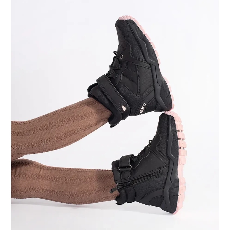 Schwarze isolierte Mädchenstiefel 1