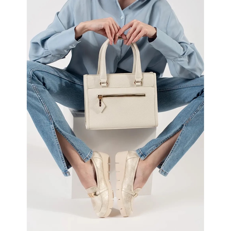 Goodin Goldene Keilmozinen mit einer Kette 1