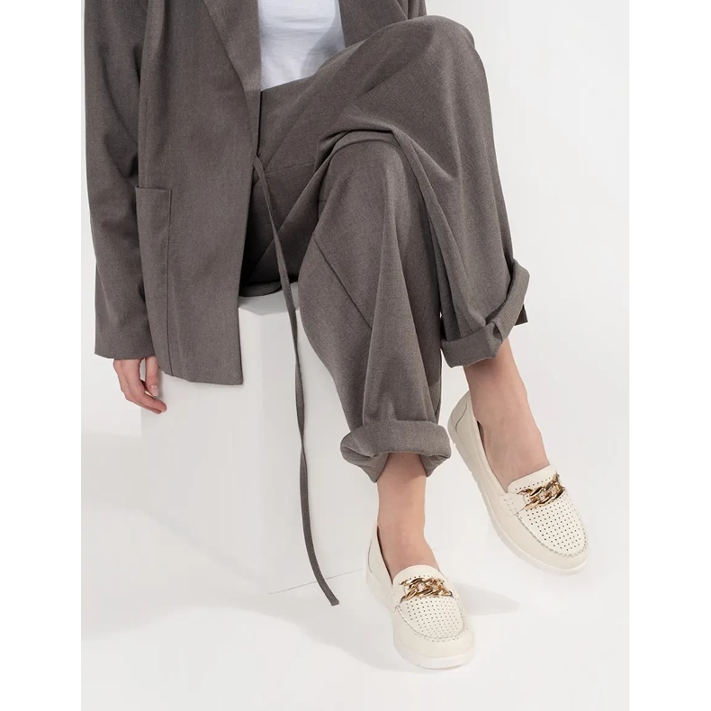 Goodin Lederlicht beige Slipper mit einer Kette auf der Plattform 2