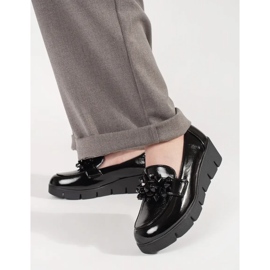 Goodin Schwarze Keilmokasins mit einer Verzierung 2