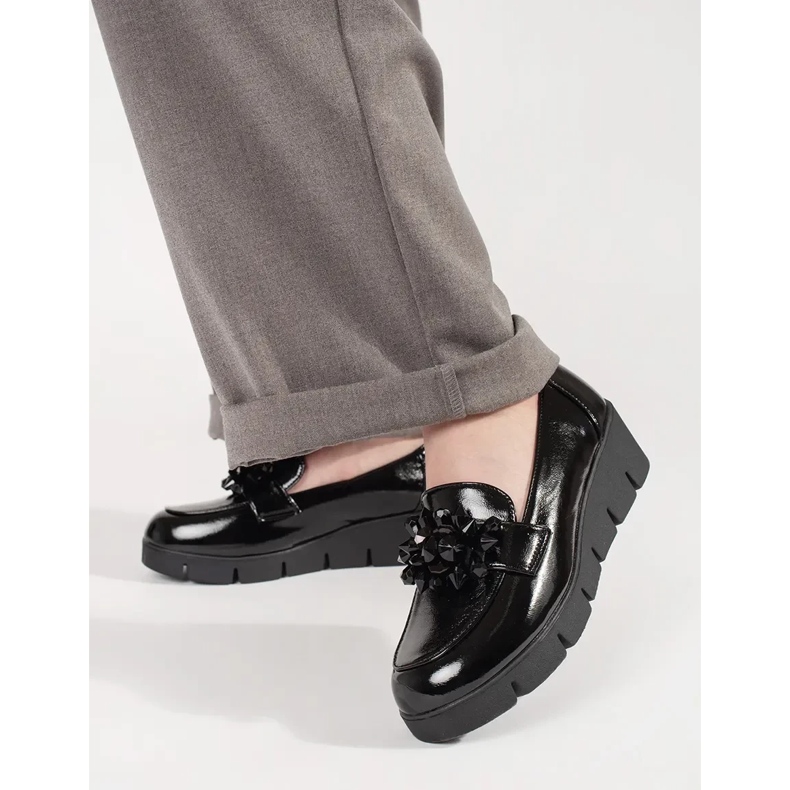 Goodin Schwarze Keilmokasins mit einer Verzierung 2