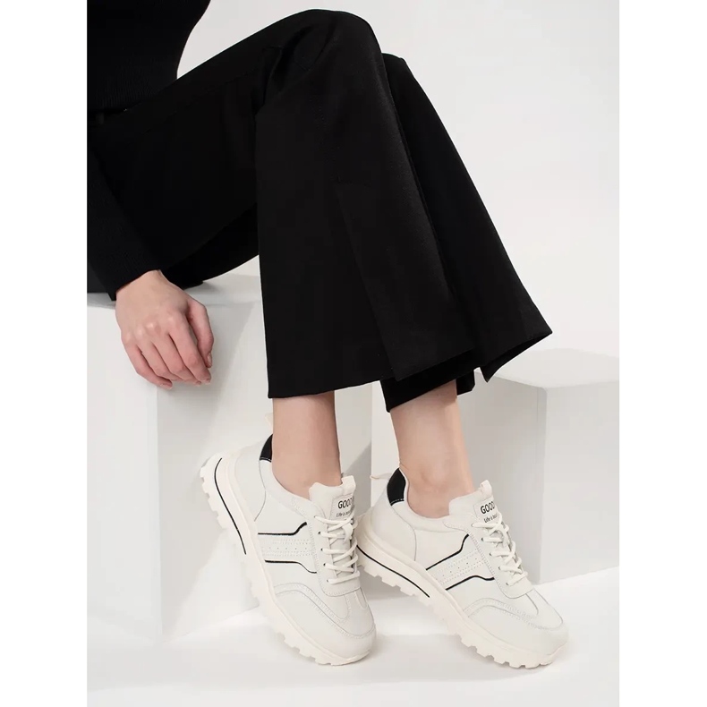 Goodin Ledersportschuhe auf einer dicken Sohle weiß 2