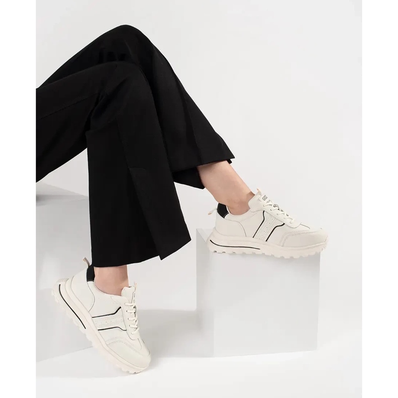 Goodin Ledersportschuhe auf einer dicken Sohle weiß 1