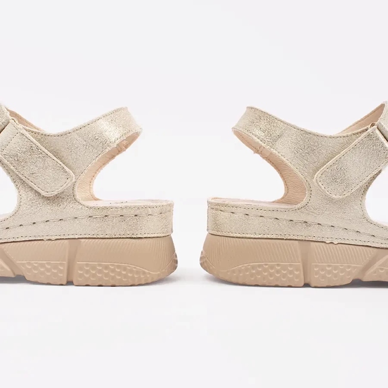 Goodin Goldene Frauensandalen mit einer Verzierung 2