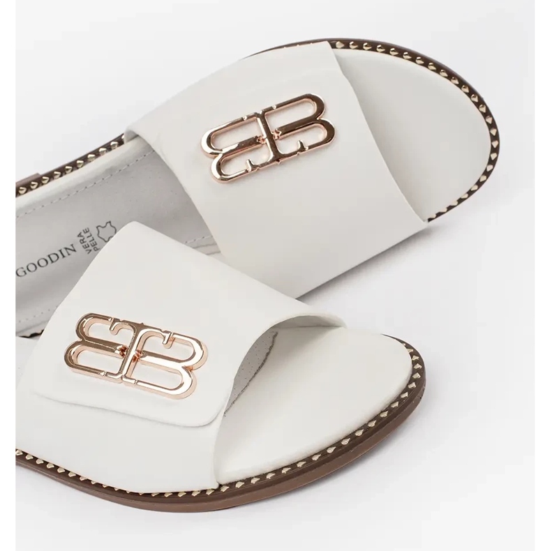 Goodin Flip Flops für weiße Frauen mit einer flachen Sohle mit einer Verzierung 1