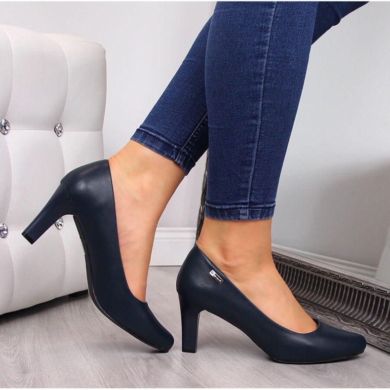 Pumpen auf dem Sergio Leone Navy Blue Post blau 2