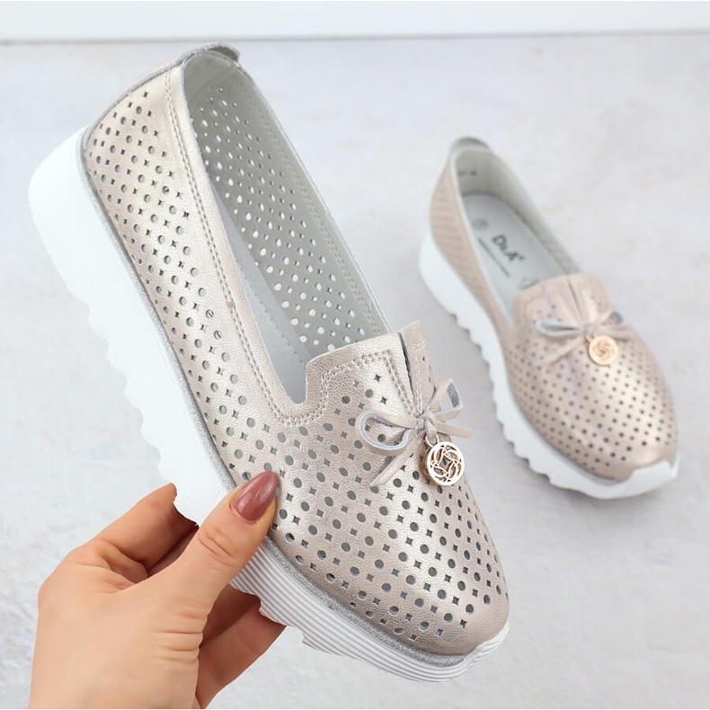 Openwork-Lederschuhe für Frauen von Frauen Złote S. Barski LR51-631 golden 1