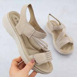 Frauensandalen auf der Plattform bequem beige unisoft 8875 1