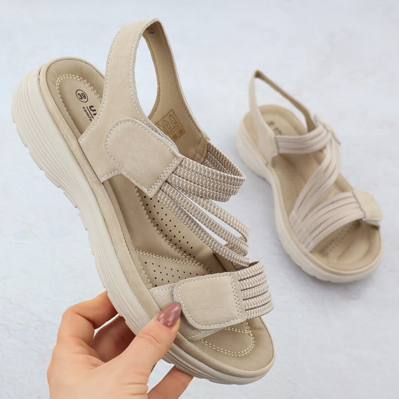 Frauensandalen auf der Plattform bequem beige unisoft 8875 1