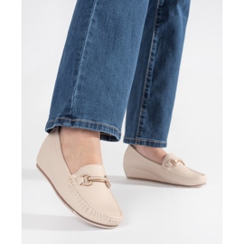 Goodin Beige Slipper auf einem niedrigen Keil mit einer Verzierung 1