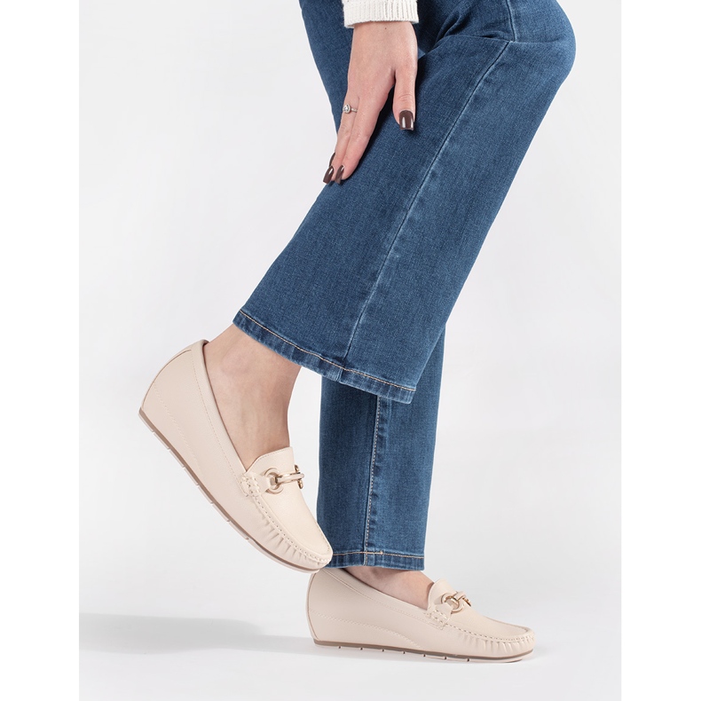 Goodin Beige Slipper auf einem niedrigen Keil mit einer Verzierung 2