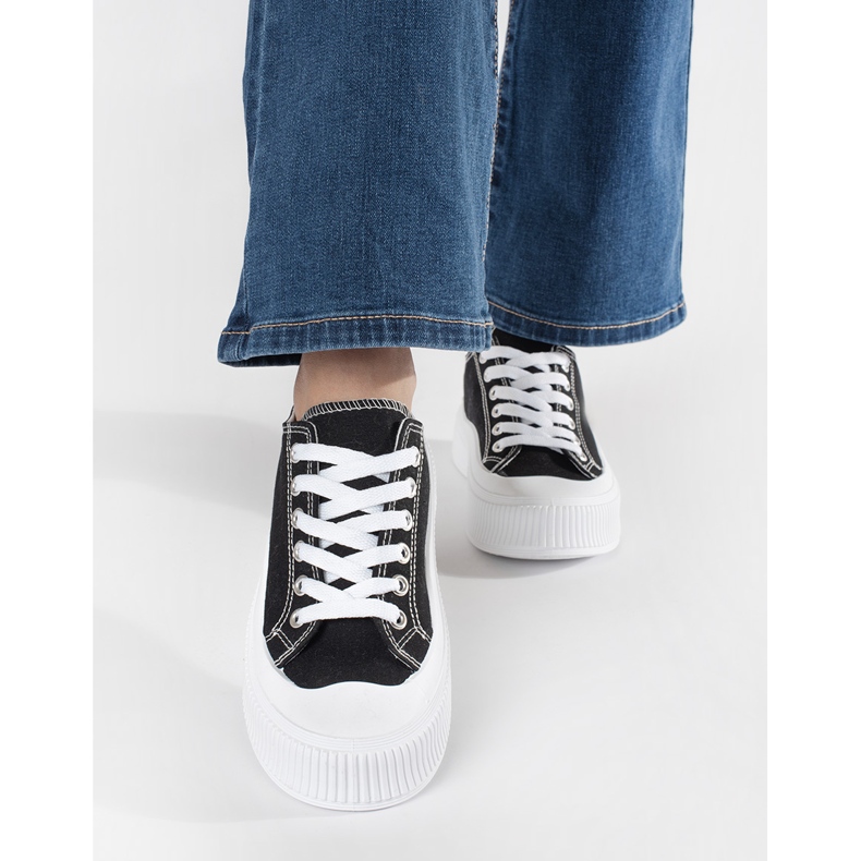 Schwarz-weiße Sneaker mit dicker Sohle 2