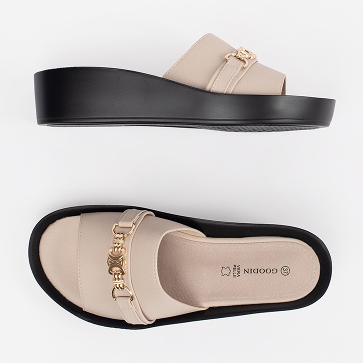 Goodin Beige Frauenklappen mit einer Kette 2