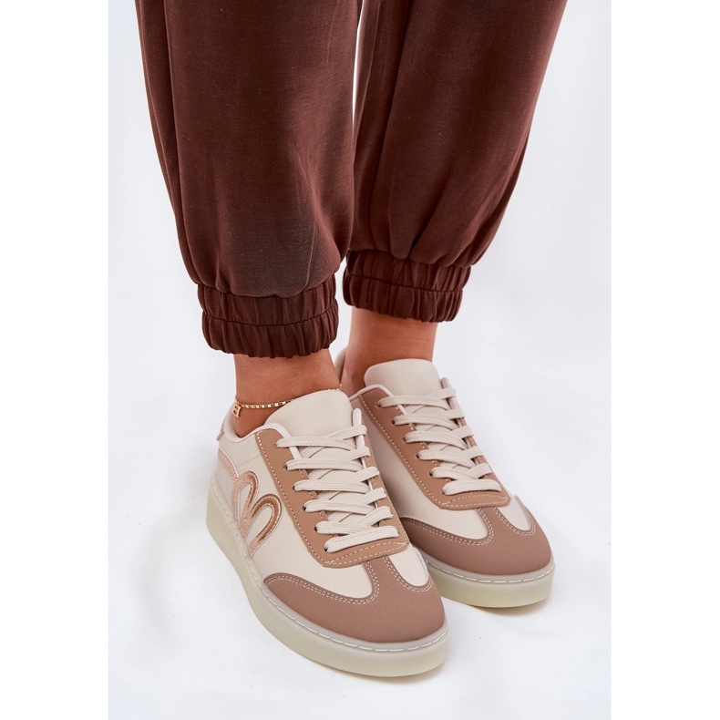 Niedrige Frauen -Sportschuhe mit Öko -Leder Beige 1