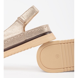 Goodin Goldsandalen auf der Plattform mit einem Stift golden 1