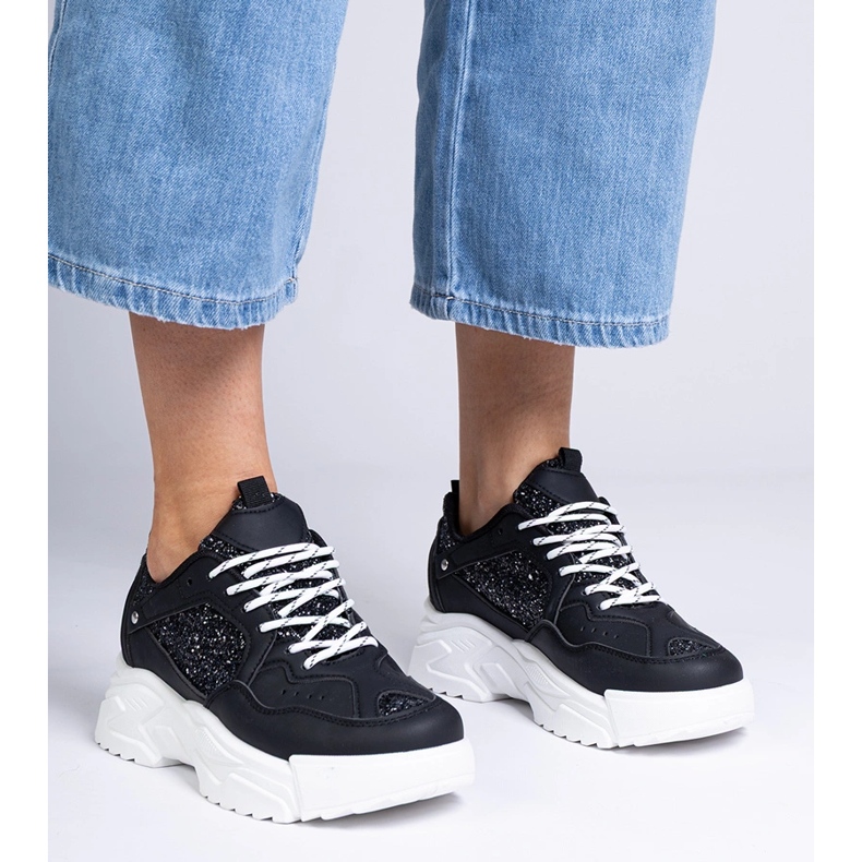 Schwarze Frauen -Turnschuhe mit Glitzereinsätzen 2