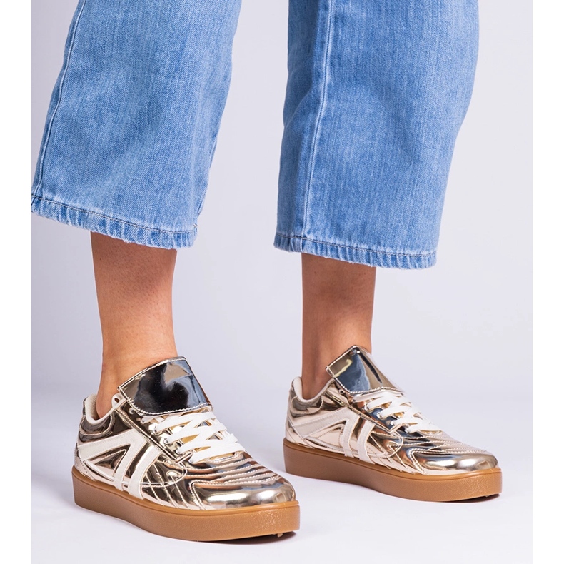 Goldene Turnschuhe lackierte Turnschuhe 1