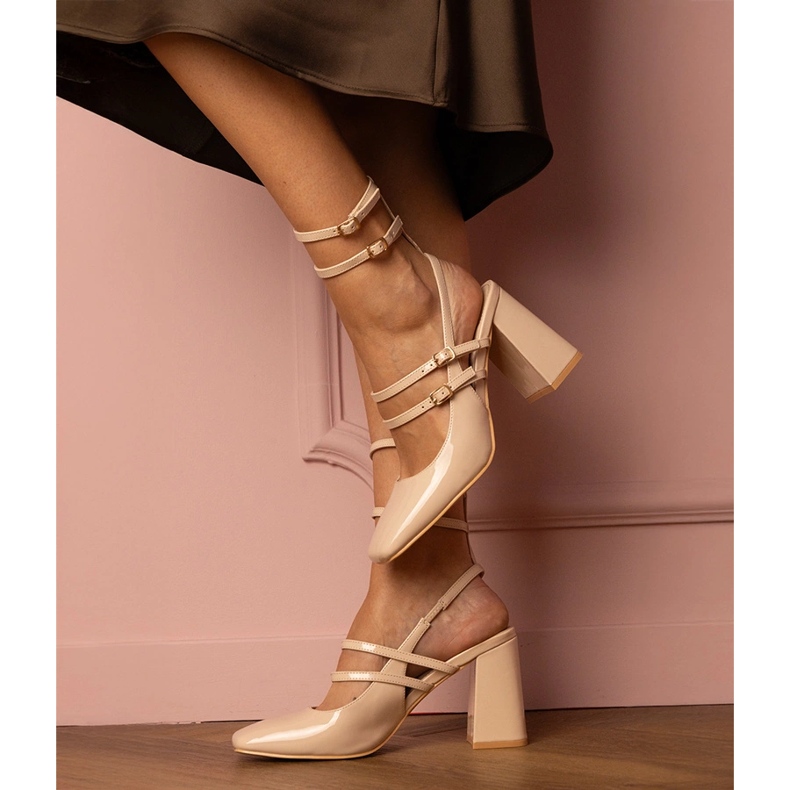 Beige lackierte Pumps mit hohem Absatz 1