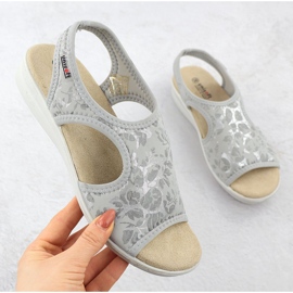 Frauensandalen auf einem Ausschlag flexibel mit Blumen grau Unisoft 7196 1