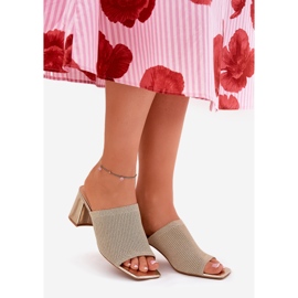 Damenseraber mit goldenem Pistil 2