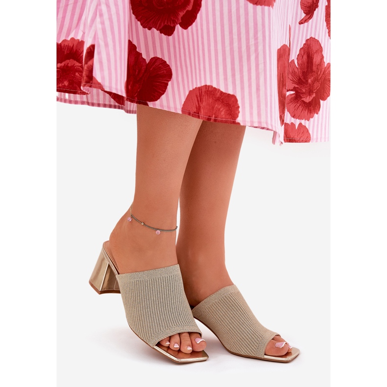 Damenseraber mit goldenem Pistil 2