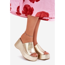 Öko -Leder -Frauen -Pantoffeln auf der Plattform und goldenen Keilen 1