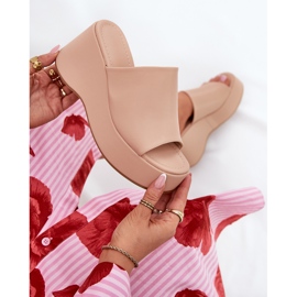 Öko -Leder -Frauen -Pantoffeln auf der Plattform und beige Keilen 1