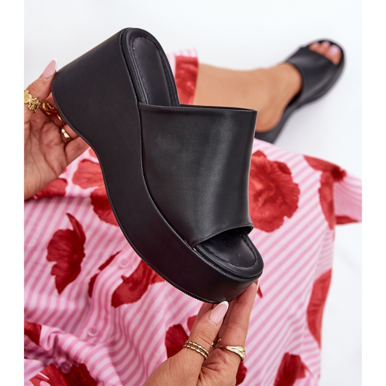 Öko -Leder -Frauen -Pantoffeln auf der Plattform und schwarzen Keilen 1