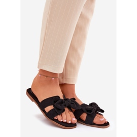 Flat -Frauen -Flip -Flops mit einem schwarzen Bogen 1