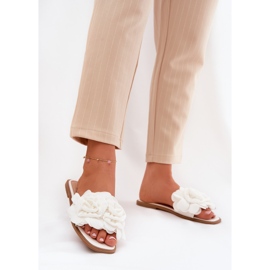 Flach -gekräuselte Frauen -Flip -Flops mit dekorativen Blumen weiß 2