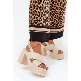 Frauensandalen auf dem Pfosten und Plattform mit Öko -Lederhellblau beige 2