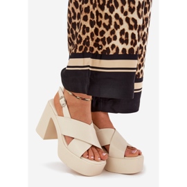 Frauensandalen auf dem Pfosten und Plattform mit Öko -Lederhellblau beige 1