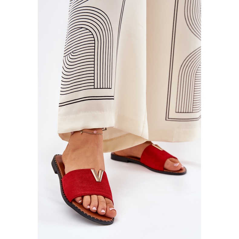 Flach -heftige Frauen -Flip -Flops mit dekorativen roten Details 2