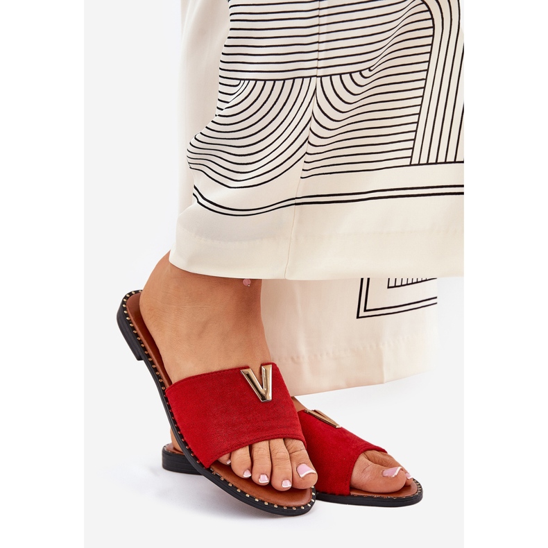 Flach -heftige Frauen -Flip -Flops mit dekorativen roten Details 1