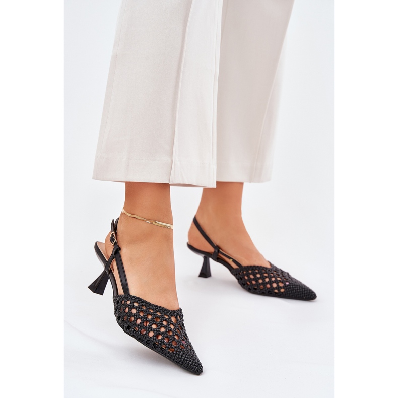 High Heels mit einer spitzen Nase und einer schwarzen Ferse 2