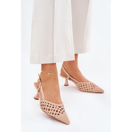 Hins mit einem spitzen Zeh und einer Beigeeed -Ferse 2