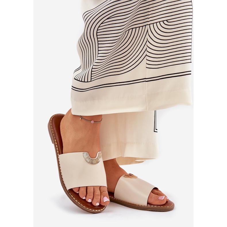 Öko -Leder -Frauen -Hausschuhe mit dekorativen Details Beige 1