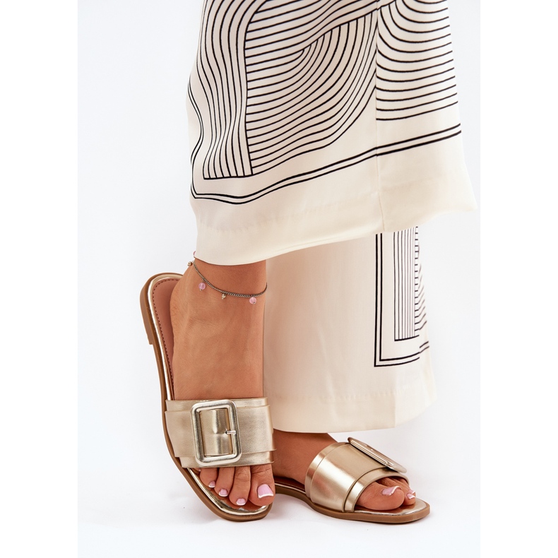 Flache Öko -Leder -Frauen -Hausschuhe mit goldener Schnalle 2