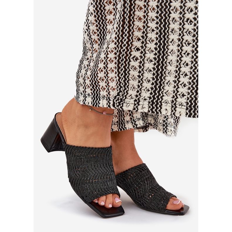 Damenflip flops mit schwarzen Absätzen 1