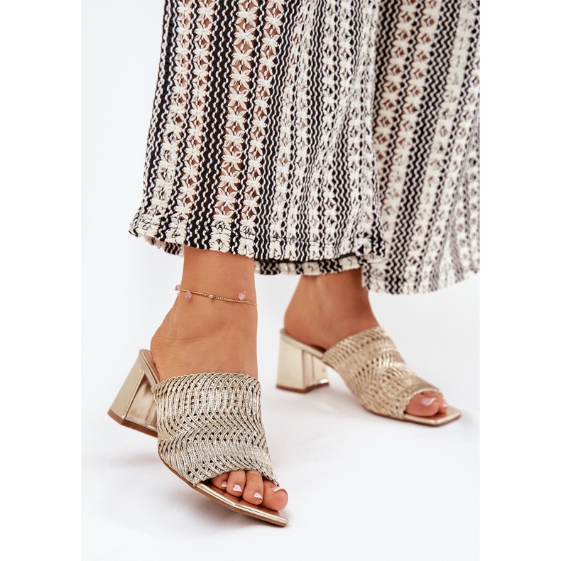 Damenflip flops mit goldenen Absätzen 2