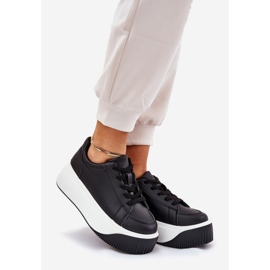 Turnschuhe auf einer massiven Plattform glatt schwarz 1