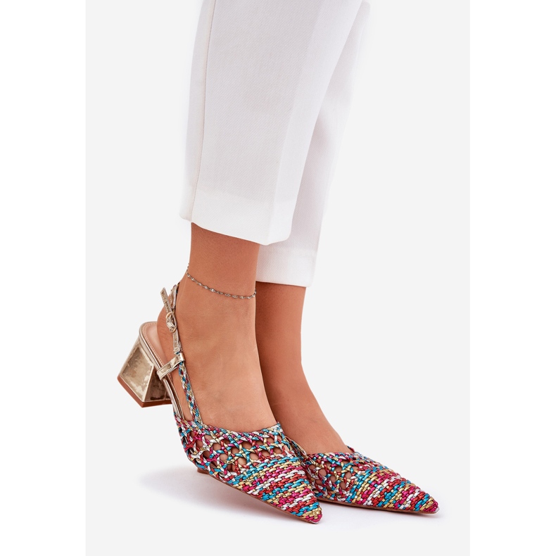 Sandalen auf dem Pfosten mit Geflecht und markierten Zehen mehrfarbig 1