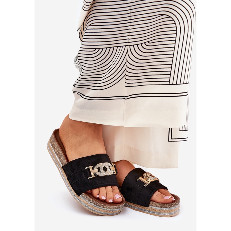 Die Flip -Flops für Frauen mit einem goldenen Detail auf der Plattform mit Brokatschwarz 1