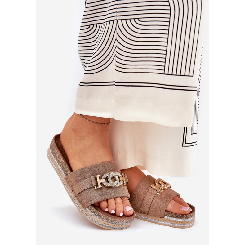 Damenschuhe mit einem goldenen Detail auf der Plattform mit Khaki Glitter beige 1