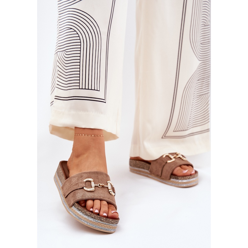 Damenflip Flops auf der Plattform mit goldenem Ornament und Khaki -Glitzer beige 2