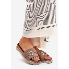 Damenflip Flops auf der Plattform mit goldenem Ornament und Khaki -Glitzer beige 1