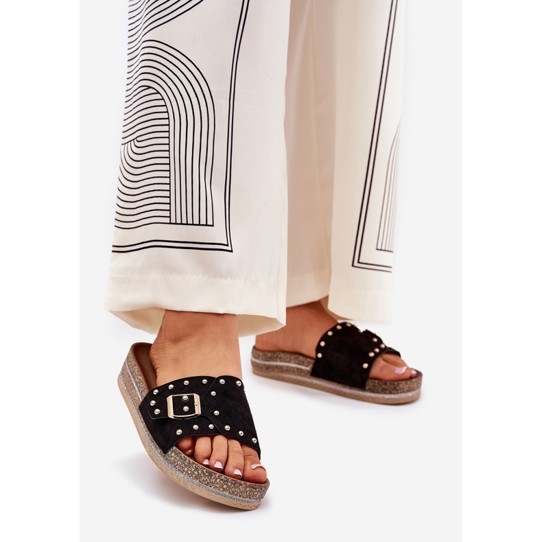 Pantoffeln für Frauen auf der Plattform mit Schnalle und schwarzen Stollen 1