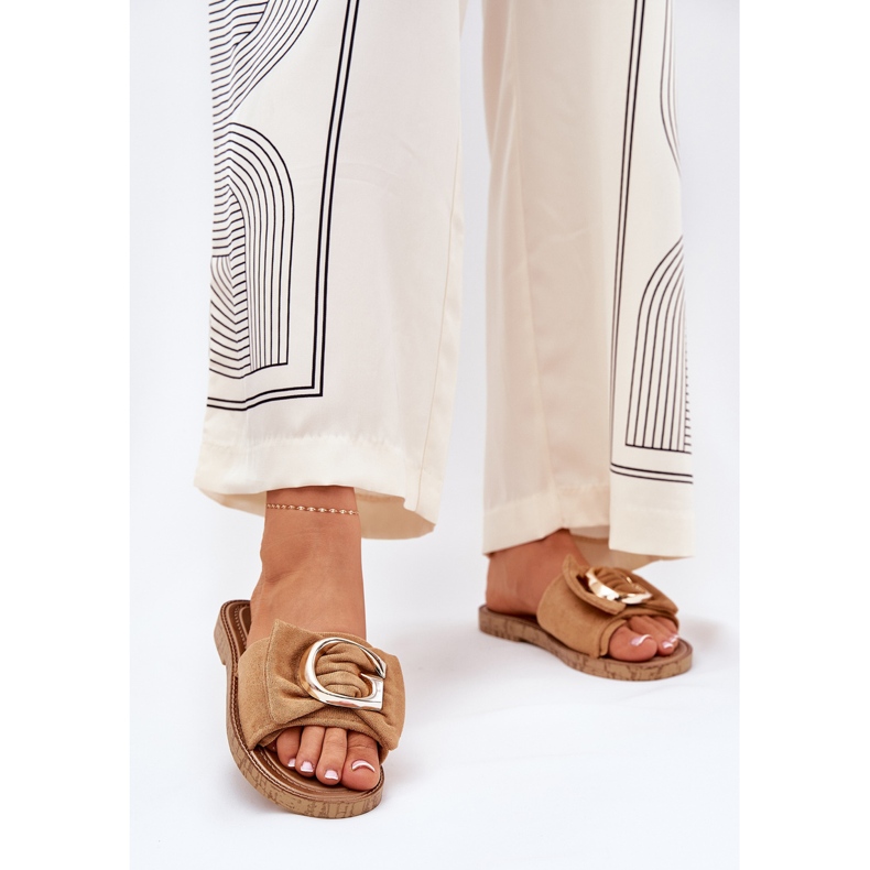 Flat -Frauen -Flip -Flops mit einem dekorativen Kameldetail braun 2